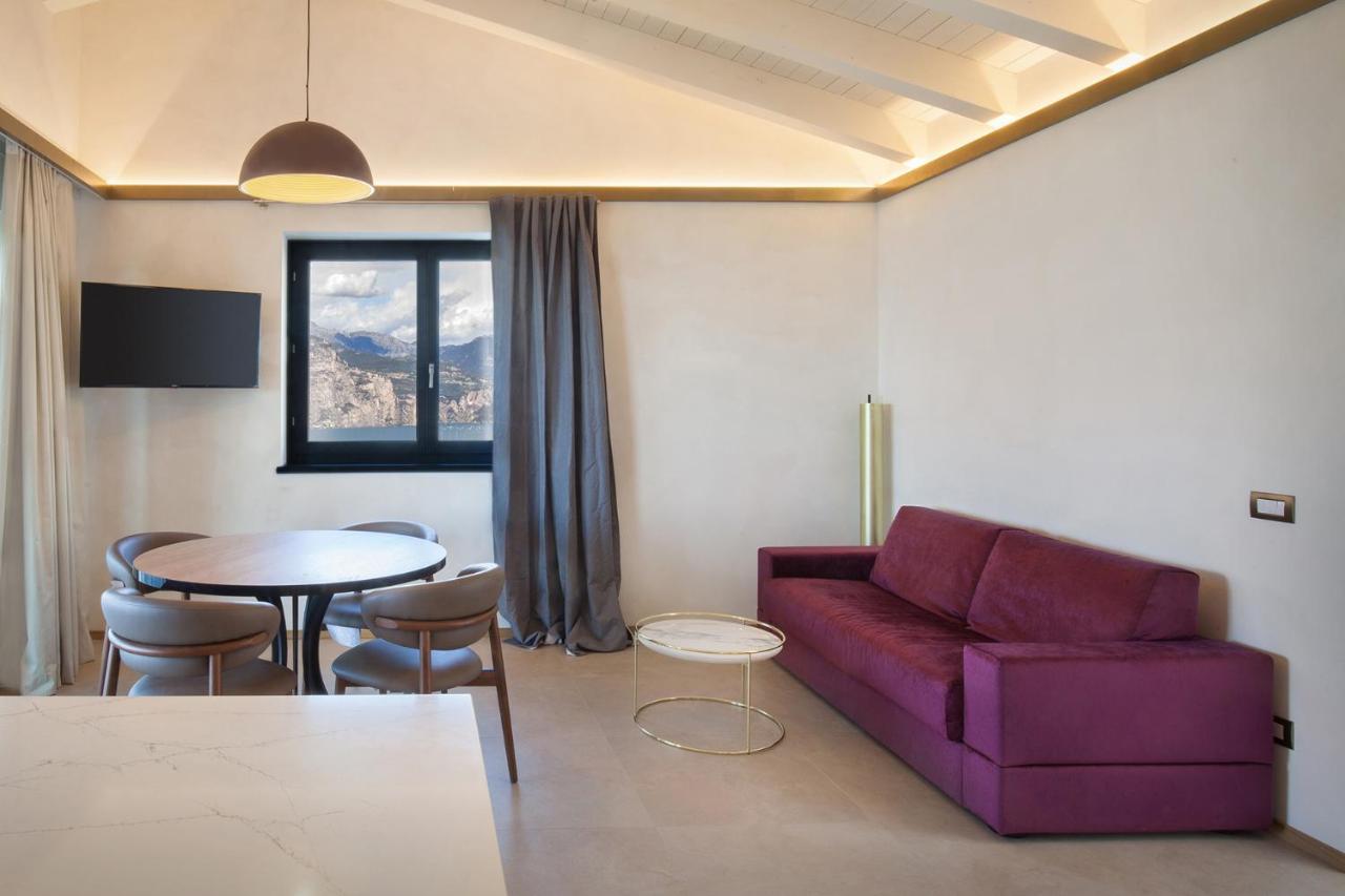 Villa Divina - Apt Icona Con Piscina E Vista Lago Castelletto Di Brenzone Exteriér fotografie